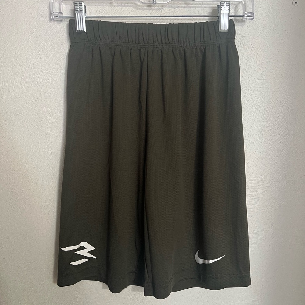 NIKE 3 Brand Classic Athletic Athleisure‎ Shorts Olive Green White Boys Size L